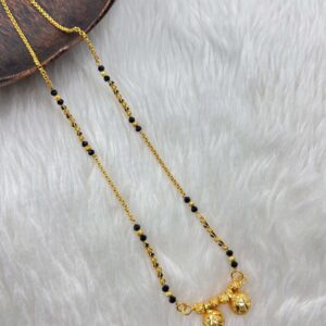 Single chain The black and golden hue Stylish Short Mangalsutra with vati